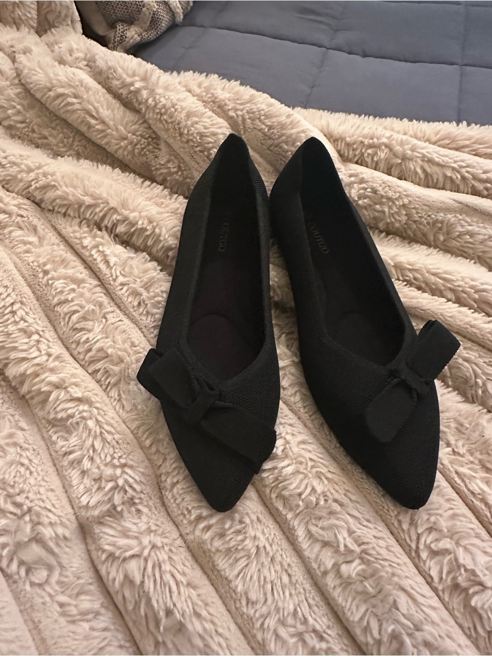 Ultra Cozy Black Pointed Bow Flats - Women Shoes Size 9